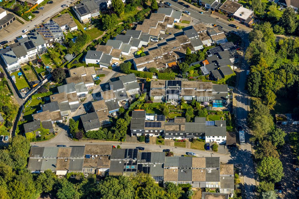 Heiligenhaus aus der Vogelperspektive: Einfamilienhäuser als Reihenhaussiedlung in Heiligenhaus im Bundesland Nordrhein-Westfalen, Deutschland