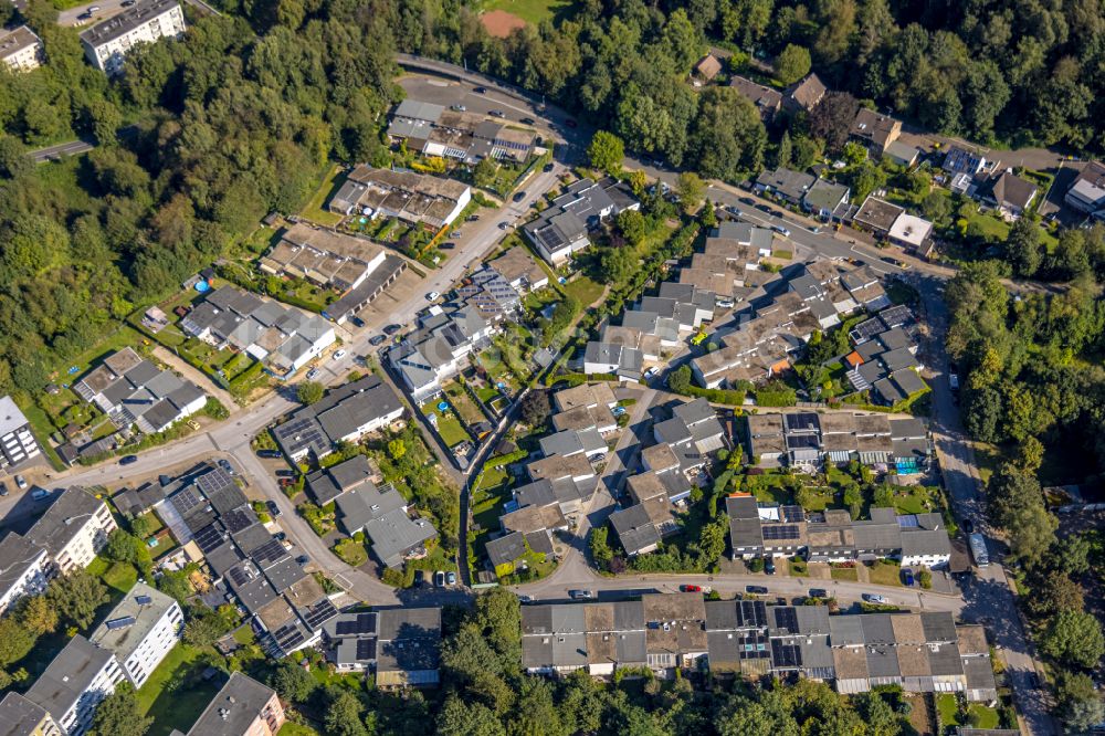 Heiligenhaus von oben - Einfamilienhäuser als Reihenhaussiedlung in Heiligenhaus im Bundesland Nordrhein-Westfalen, Deutschland