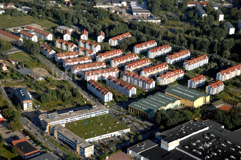 Bernau aus der Vogelperspektive: Einfamilienhäuser mit dem Einkausfcenter Forum und das Sport Forum