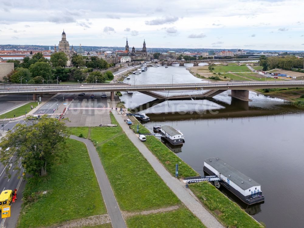 Dresden aus der Vogelperspektive: Eingestürzte Elbe- Flußbrücke Carolabrücke in Dresden im Bundesland Sachsen, Deutschland