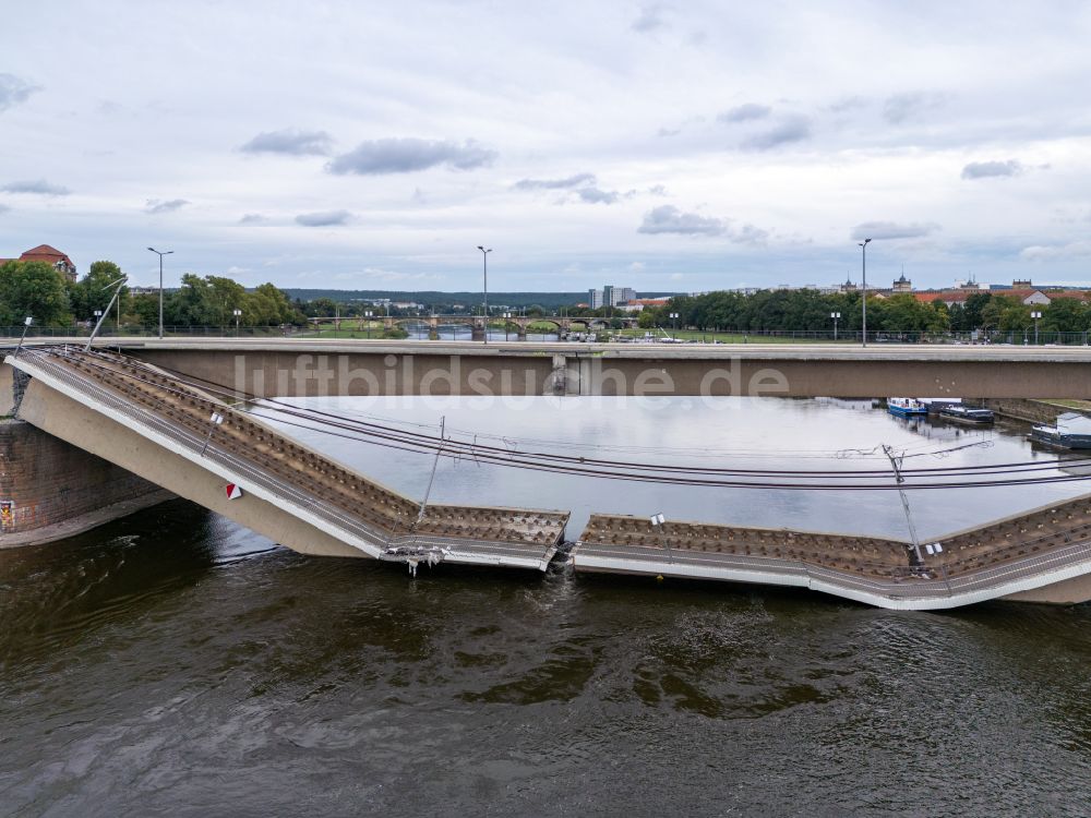 Luftbild Dresden - Eingestürzte Elbe- Flußbrücke Carolabrücke in Dresden im Bundesland Sachsen, Deutschland