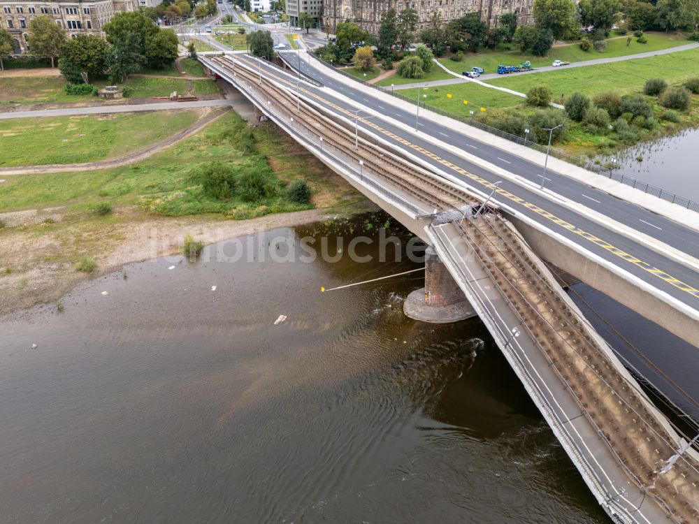 Luftbild Dresden - Eingestürzte Elbe- Flußbrücke Carolabrücke in Dresden im Bundesland Sachsen, Deutschland