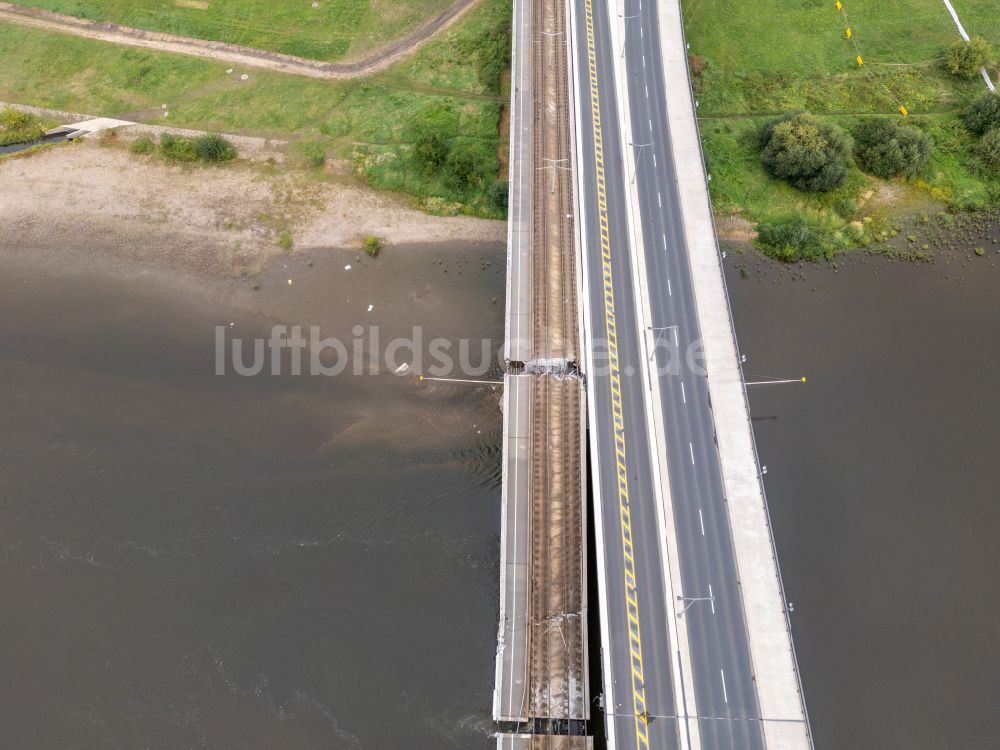 Dresden von oben - Eingestürzte Elbe- Flußbrücke Carolabrücke in Dresden im Bundesland Sachsen, Deutschland