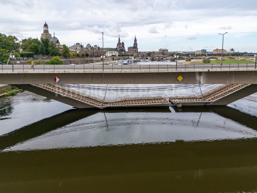 Luftaufnahme Dresden - Eingestürzte Elbe- Flußbrücke Carolabrücke in Dresden im Bundesland Sachsen, Deutschland