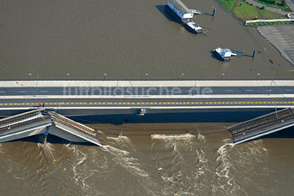 Luftbild Dresden - Eingestürzte Elbe- Flußbrücke Carolabrücke in Dresden im Bundesland Sachsen, Deutschland