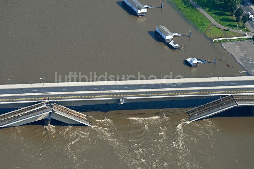 Luftaufnahme Dresden - Eingestürzte Elbe- Flußbrücke Carolabrücke in Dresden im Bundesland Sachsen, Deutschland