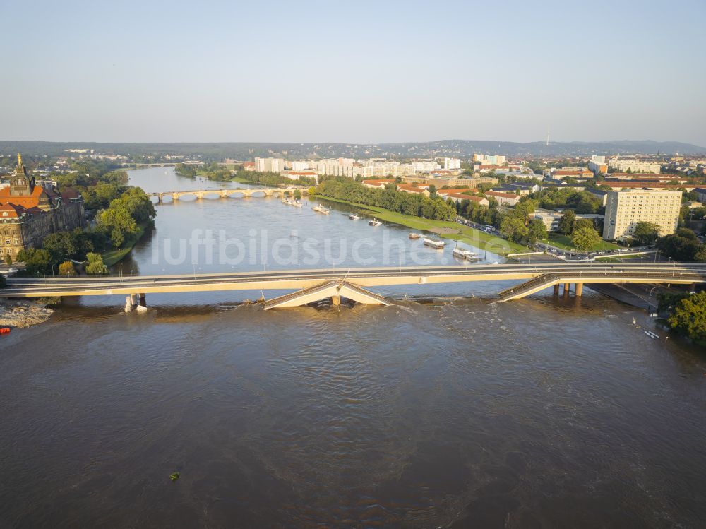 Luftbild Dresden - Eingestürzte Elbe- Flußbrücke Carolabrücke in Dresden im Bundesland Sachsen, Deutschland