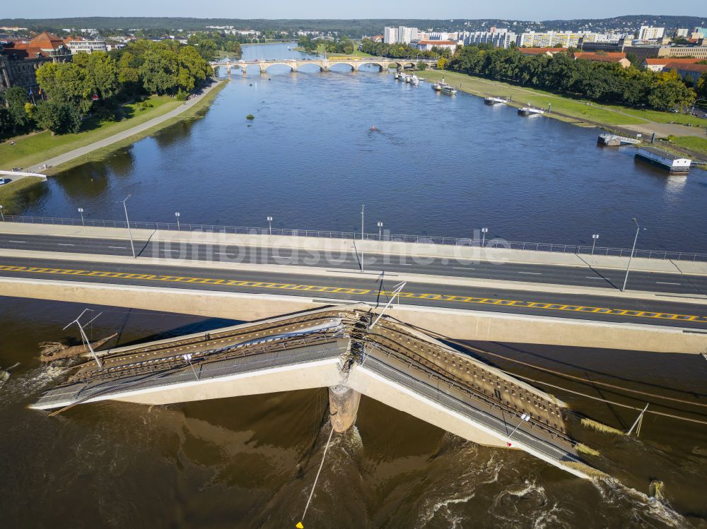 Luftbild Dresden - Eingestürzte Elbe- Flußbrücke Carolabrücke in Dresden im Bundesland Sachsen, Deutschland