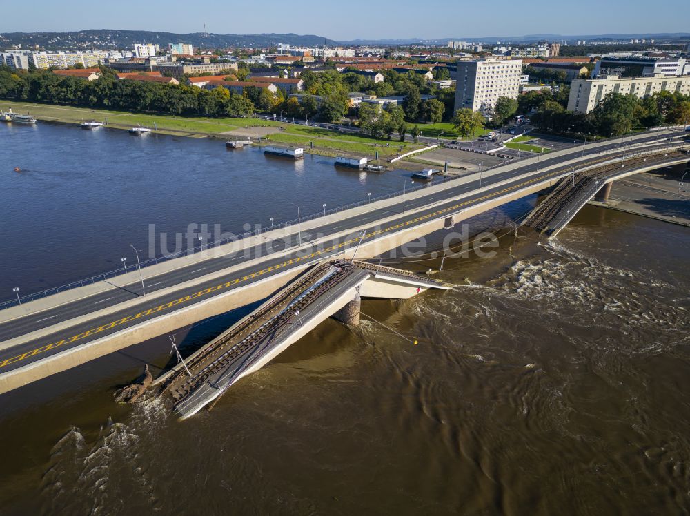 Luftbild Dresden - Eingestürzte Elbe- Flußbrücke Carolabrücke in Dresden im Bundesland Sachsen, Deutschland