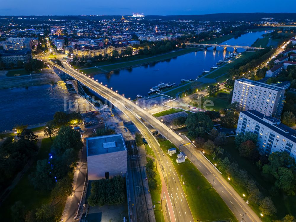 Dresden von oben - Eingestürzte Elbe- Flußbrücke Carolabrücke in Dresden im Bundesland Sachsen, Deutschland