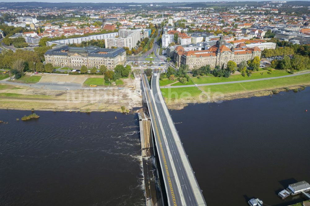 Dresden von oben - Eingestürzte Elbe- Flußbrücke Carolabrücke in Dresden im Bundesland Sachsen, Deutschland