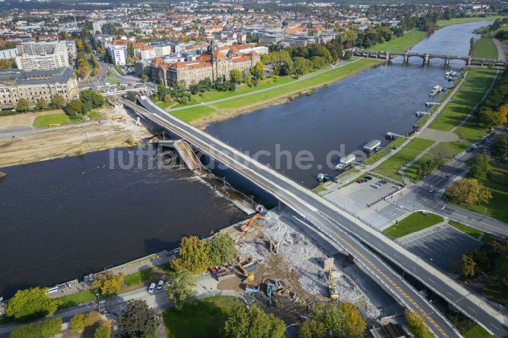 Luftbild Dresden - Eingestürzte Elbe- Flußbrücke Carolabrücke in Dresden im Bundesland Sachsen, Deutschland