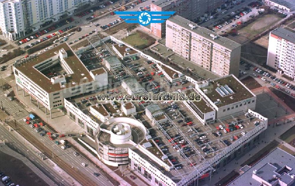 Berlin - Hohenschönhausen aus der Vogelperspektive: Einkaufcenter Lindencenter an der Hansastraße in Berlin-Hohenschönhausen.