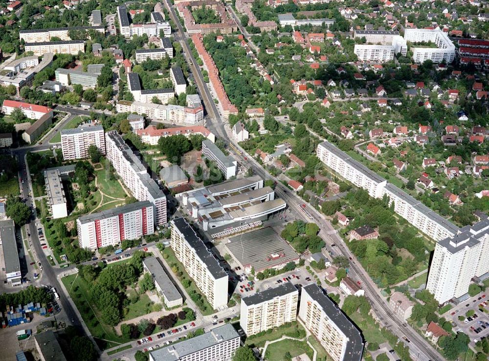 Luftbild Berlin - Hohenschönhausen - Einkaufs- und Dienstleistungszentrums Storchenhof der MÜBAU AG an der Hauptstraße in Berlin - Hohenschönhausen