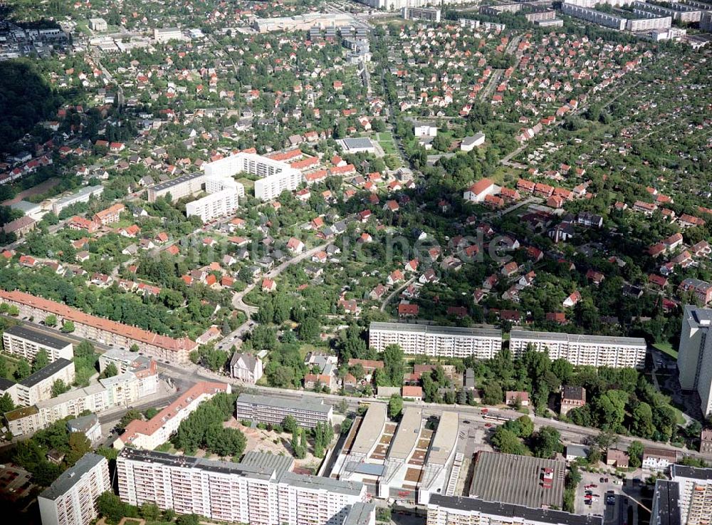 Luftaufnahme Berlin - Hohenschönhausen - Einkaufs- und Dienstleistungszentrums Storchenhof der MÜBAU AG an der Hauptstraße in Berlin - Hohenschönhausen