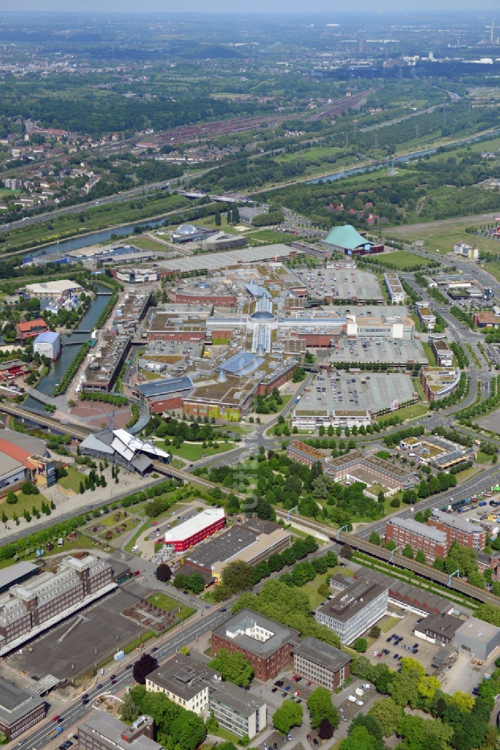 Luftaufnahme Oberhausen - Einkaufs- und Freizeitzentrum Centro in der Centroallee im Stadtteil Neue Mitte in Oberhausen im Bundesland Nordrhein-Westfalen