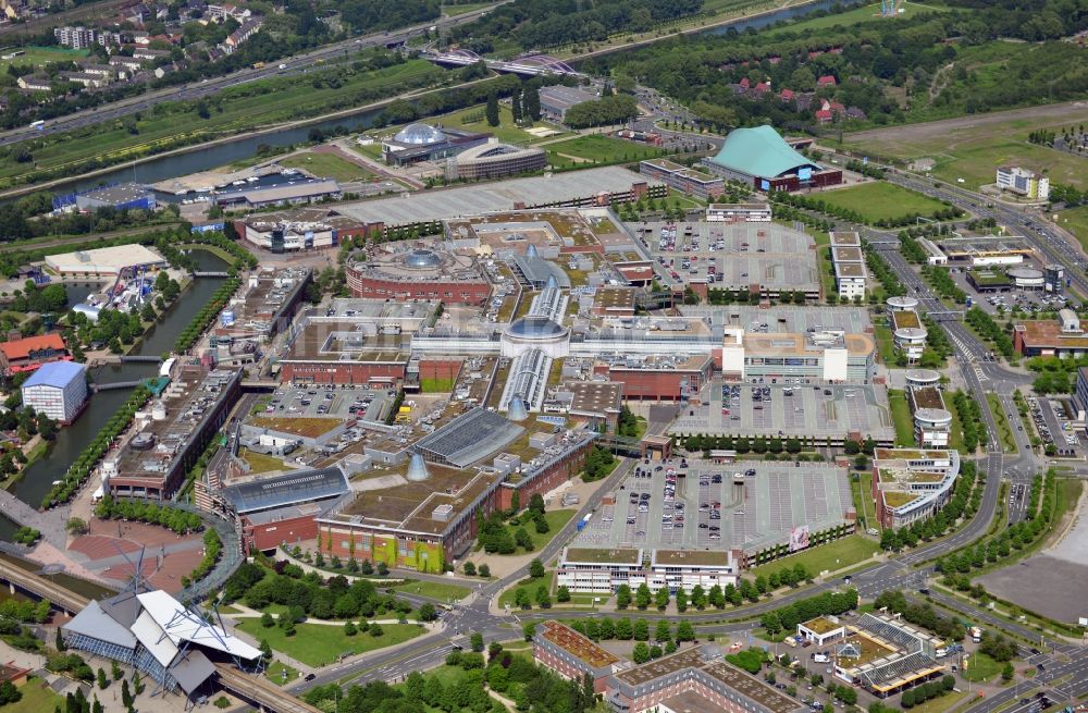 Oberhausen von oben - Einkaufs- und Freizeitzentrum Centro in der Centroallee im Stadtteil Neue Mitte in Oberhausen im Bundesland Nordrhein-Westfalen