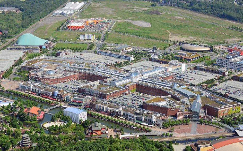 Luftaufnahme Oberhausen - Einkaufs- und Freizeitzentrum Centro in der Centroallee im Stadtteil Neue Mitte in Oberhausen im Bundesland Nordrhein-Westfalen