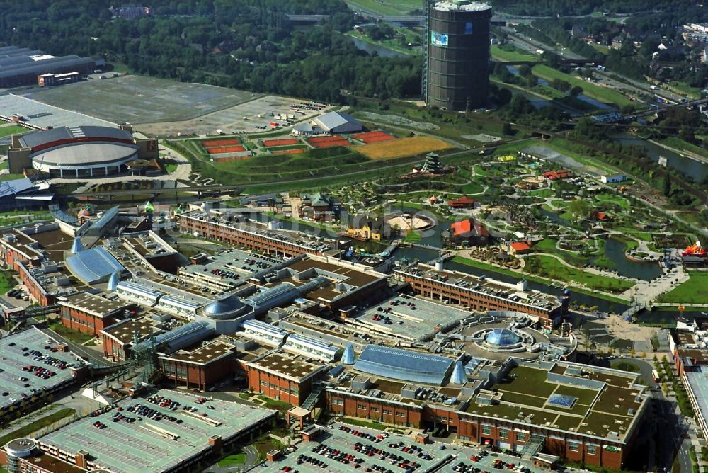 Oberhausen aus der Vogelperspektive: Einkaufs- und Freizeitzentrum Centro in der Centroallee im Stadtteil Neue Mitte in Oberhausen im Bundesland Nordrhein-Westfalen