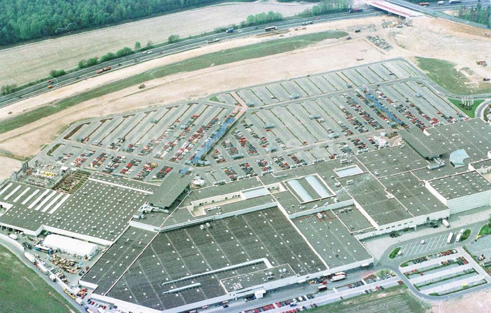 Luftaufnahme Wildau - Einkaufs- und Gewerbezentrum an der Autobahn bei Königs-Wusterhausen.