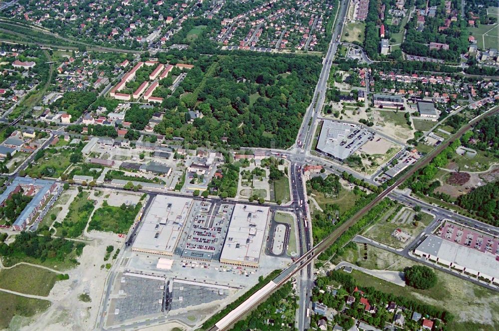 Berlin aus der Vogelperspektive: Einkaufs- Zentrum Biesdorf-Center in Berlin Biesdorf, Deutschland