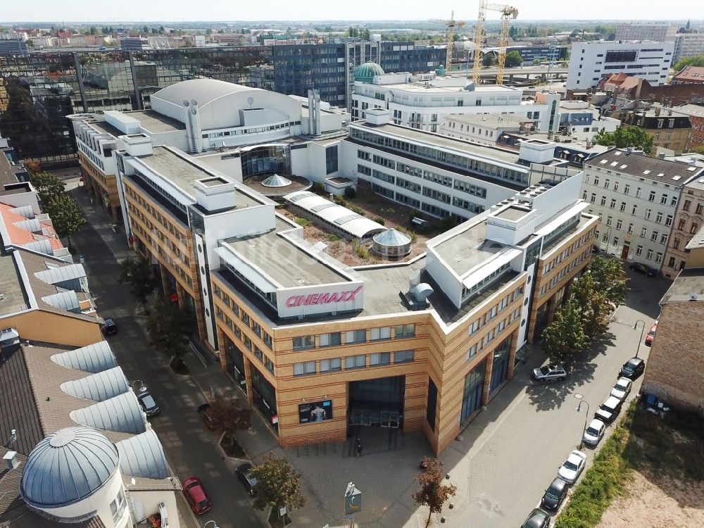 Luftaufnahme Halle (Saale) - Einkaufs- Zentrum Charlottencenter im Charlottenviertel in Halle (Saale) im Bundesland Sachsen-Anhalt, Deutschland