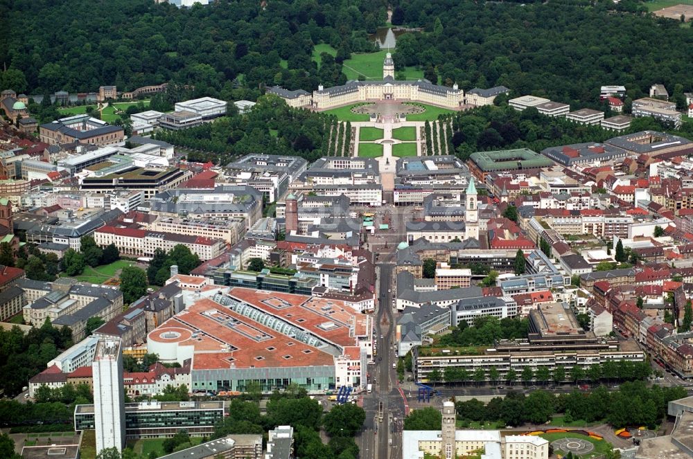 Karlsruhe aus der Vogelperspektive: Einkaufs- Zentrum Ettlinger Tor Karlsruhe in Karlsruhe im Bundesland Baden-Württemberg, Deutschland