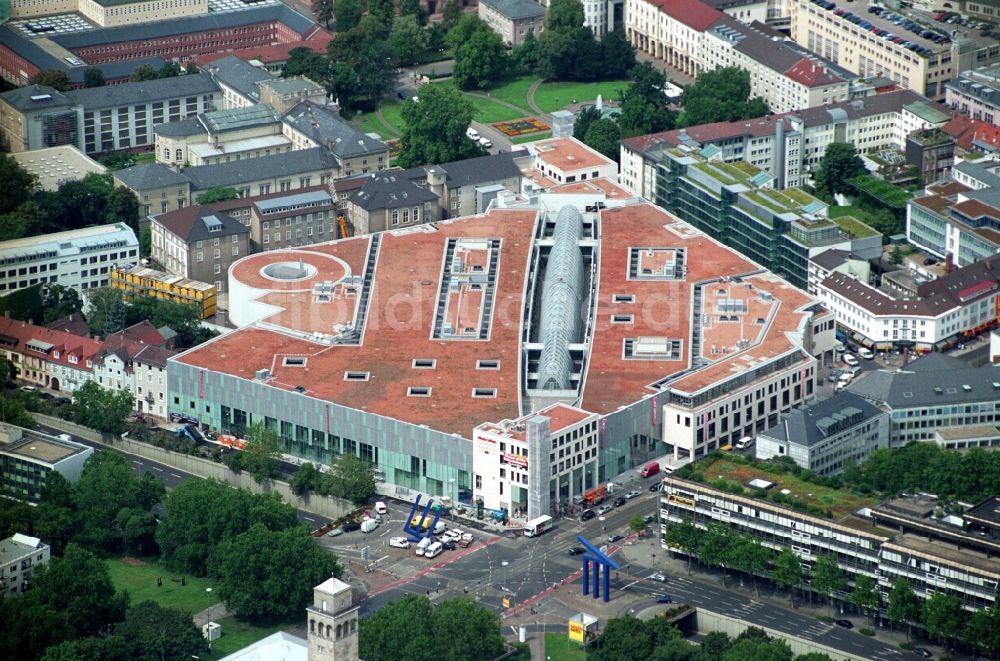 Karlsruhe aus der Vogelperspektive: Einkaufs- Zentrum Ettlinger Tor Karlsruhe in Karlsruhe im Bundesland Baden-Württemberg, Deutschland