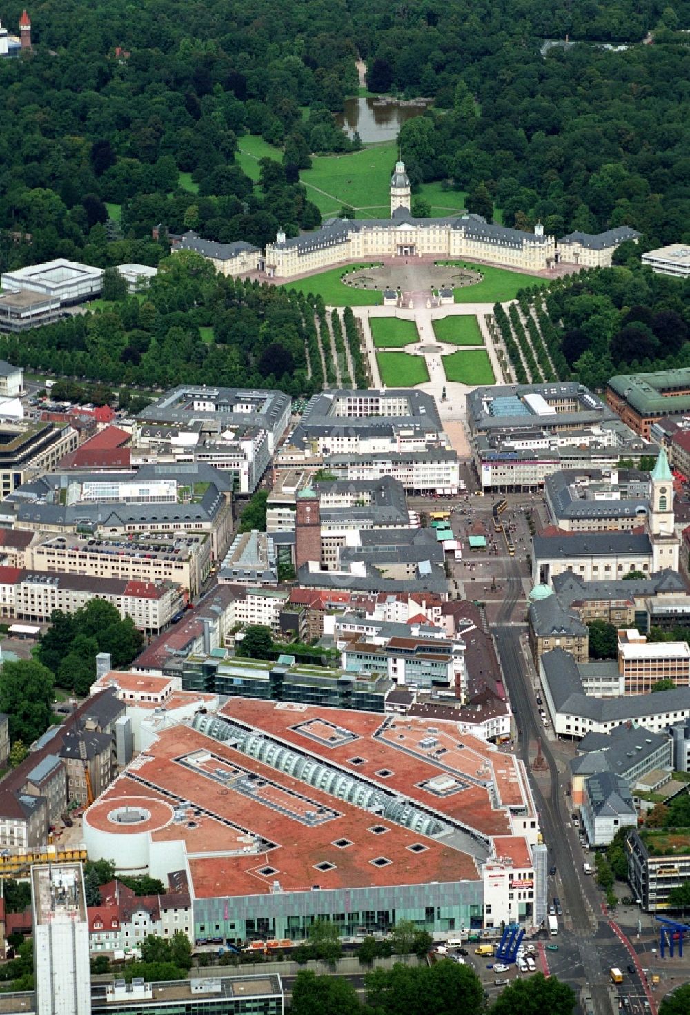 Karlsruhe aus der Vogelperspektive: Einkaufs- Zentrum Ettlinger Tor Karlsruhe in Karlsruhe im Bundesland Baden-Württemberg, Deutschland