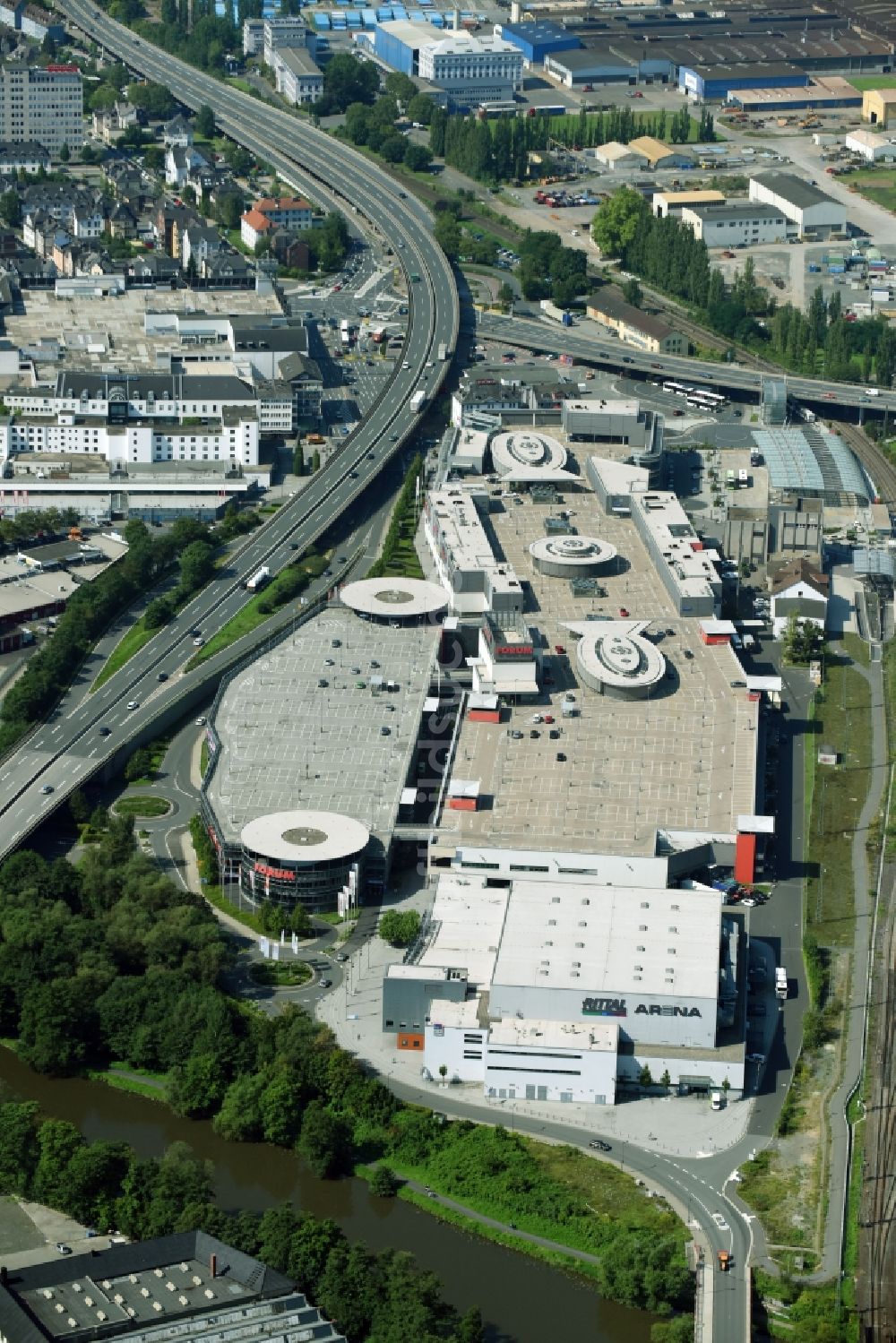 Wetzlar von oben - Einkaufs- Zentrum Forum Wetzlar in Wetzlar im Bundesland Hessen, Deutschland