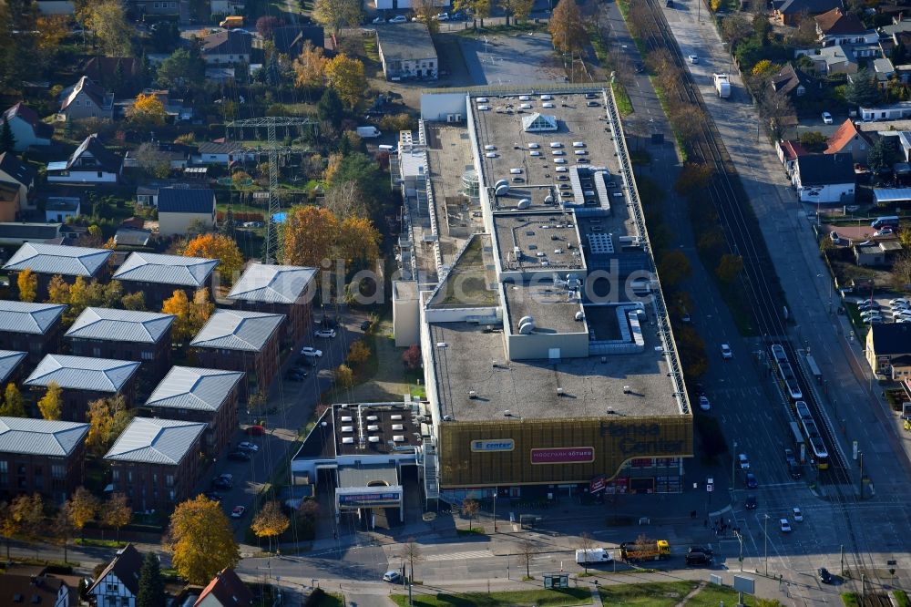 Berlin aus der Vogelperspektive: Einkaufs- Zentrum Hansa Center Berlin im Ortsteil Hohenschönhausen in Berlin, Deutschland