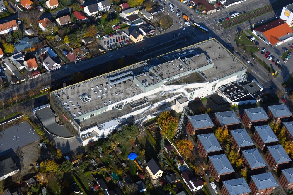 Luftaufnahme Berlin - Einkaufs- Zentrum Hansa Center Berlin im Ortsteil Hohenschönhausen in Berlin, Deutschland