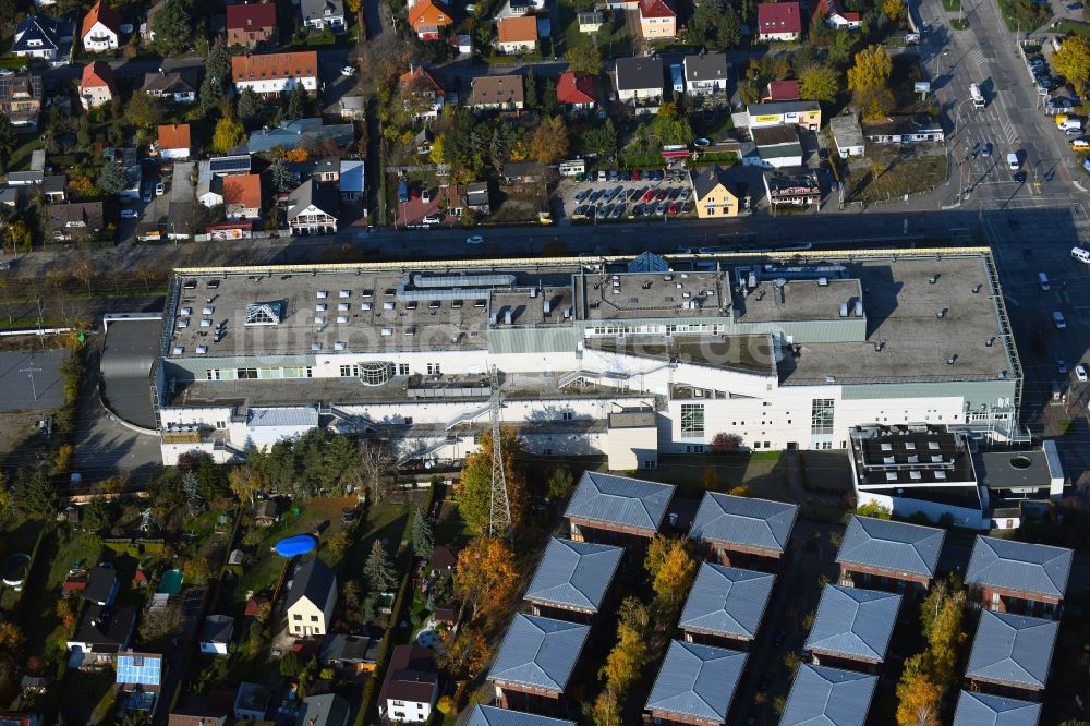 Berlin von oben - Einkaufs- Zentrum Hansa Center Berlin im Ortsteil Hohenschönhausen in Berlin, Deutschland