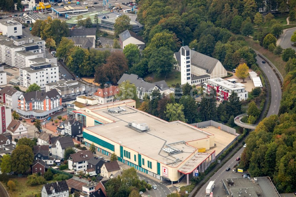 Kreuztal aus der Vogelperspektive: Einkaufs- Zentrum Kaufland Kreuztal in Kreuztal im Bundesland Nordrhein-Westfalen, Deutschland