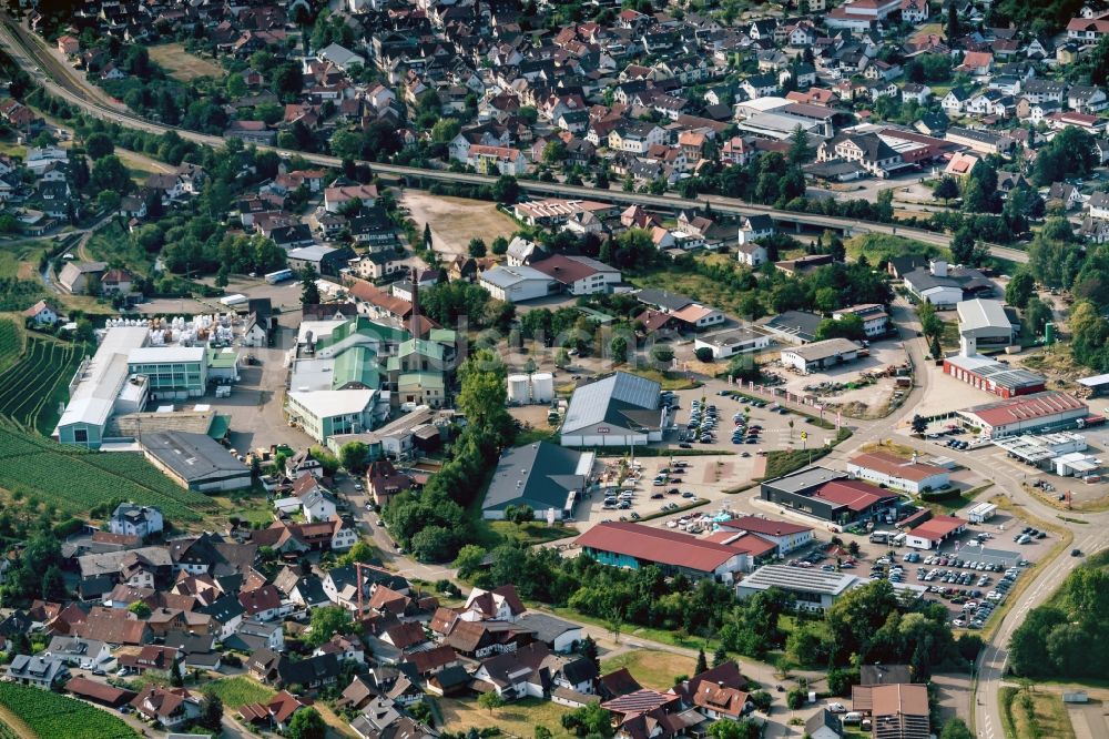 Kappelrodeck von oben - Einkaufs- Zentrum Lidl und Rewe sowie umliegendes Gewerbe in Kappelrodeck im Bundesland Baden-Württemberg, Deutschland