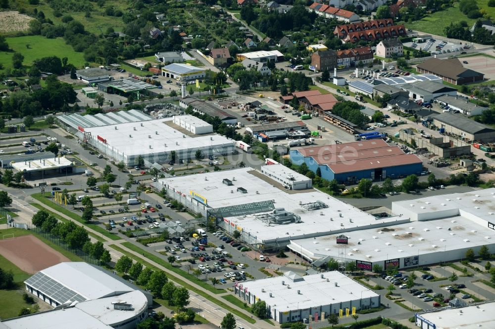 Luftbild Schönebeck (Elbe) - Einkaufs- Zentrum Magdeburger Straße - Stadionstraße in Schönebeck (Elbe) im Bundesland Sachsen-Anhalt, Deutschland