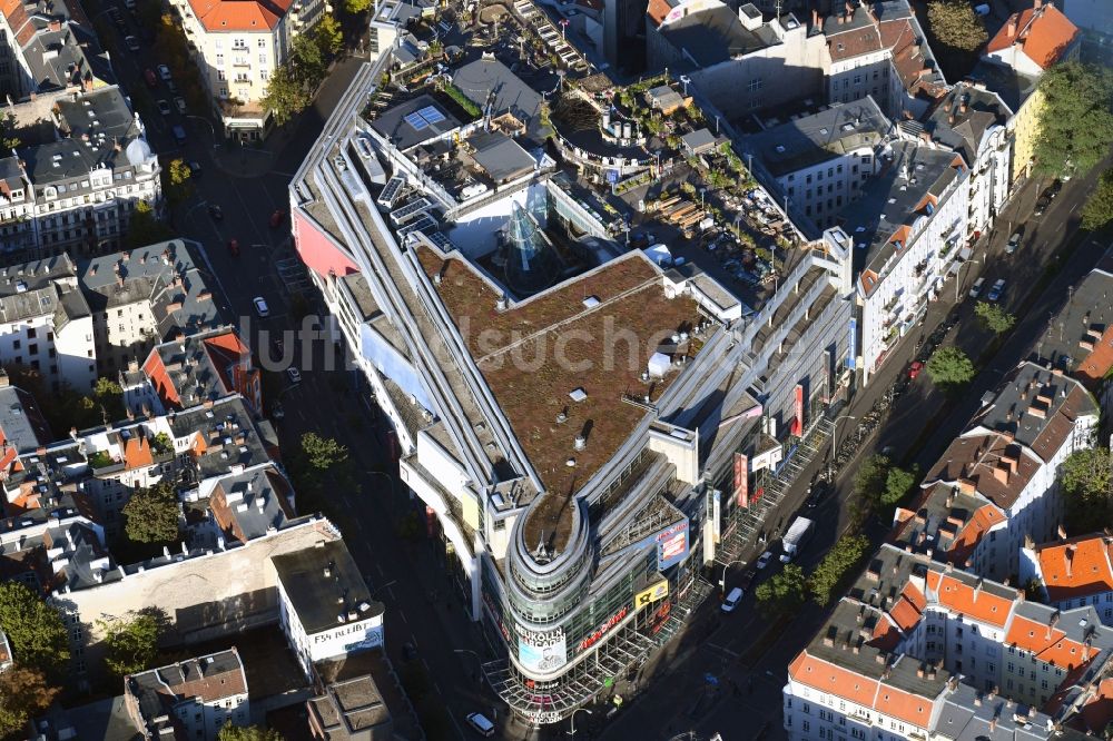 Luftaufnahme Berlin - Einkaufs- Zentrum Neukölln Arcaden an der Karl-Marx-Straße Ecke Flughafenstraße in Berlin, Deutschland