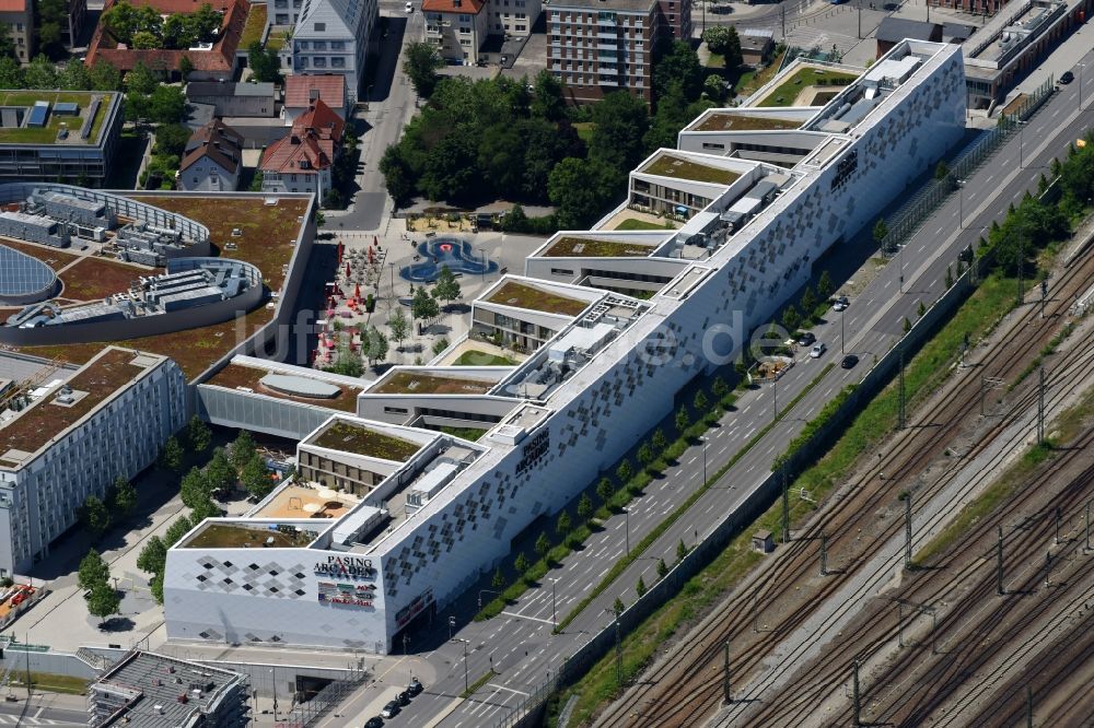 München aus der Vogelperspektive: Einkaufs- Zentrum Pasing Arcaden am Pasinger Bahnhofsplatz im Ortsteil Pasing-Obermenzing in München im Bundesland Bayern, Deutschland