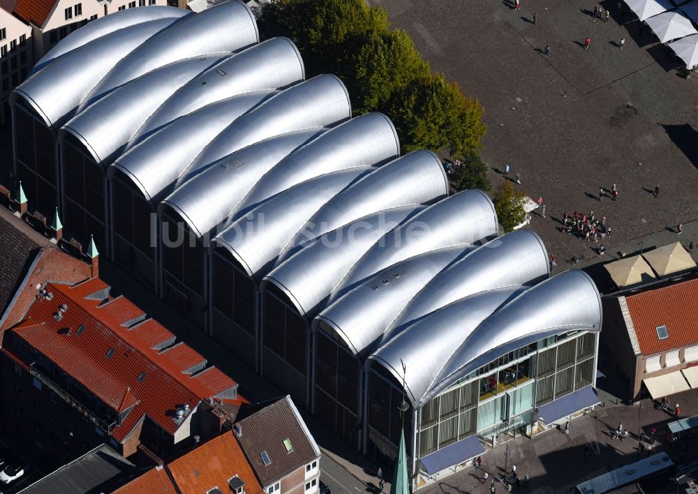 Luftbild Lübeck - Einkaufs- Zentrum Peek & Cloppenburg am Kohlmarkt im Ortsteil Innenstadt in Lübeck im Bundesland Schleswig-Holstein, Deutschland