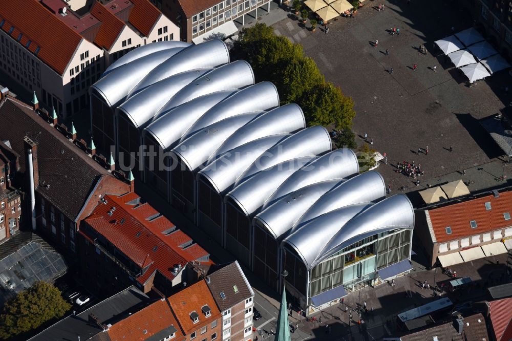 Luftaufnahme Lübeck - Einkaufs- Zentrum Peek & Cloppenburg am Kohlmarkt im Ortsteil Innenstadt in Lübeck im Bundesland Schleswig-Holstein, Deutschland