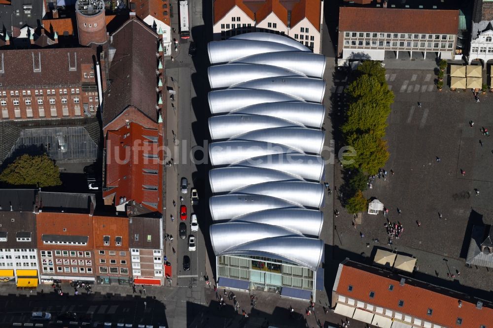 Lübeck aus der Vogelperspektive: Einkaufs- Zentrum Peek & Cloppenburg am Kohlmarkt im Ortsteil Innenstadt in Lübeck im Bundesland Schleswig-Holstein, Deutschland