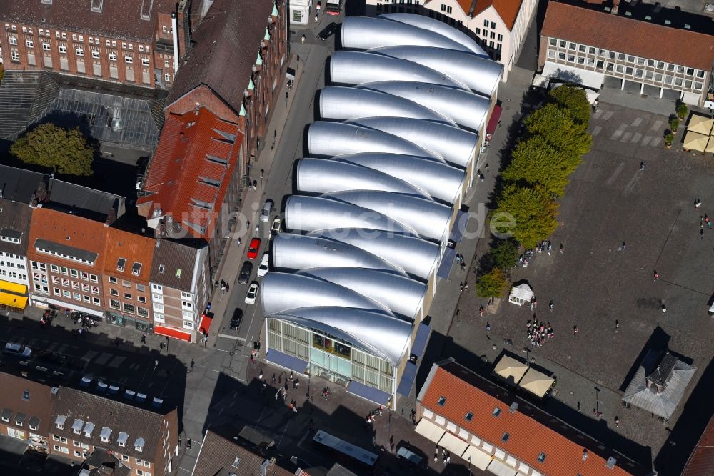 Luftaufnahme Lübeck - Einkaufs- Zentrum Peek & Cloppenburg am Kohlmarkt im Ortsteil Innenstadt in Lübeck im Bundesland Schleswig-Holstein, Deutschland