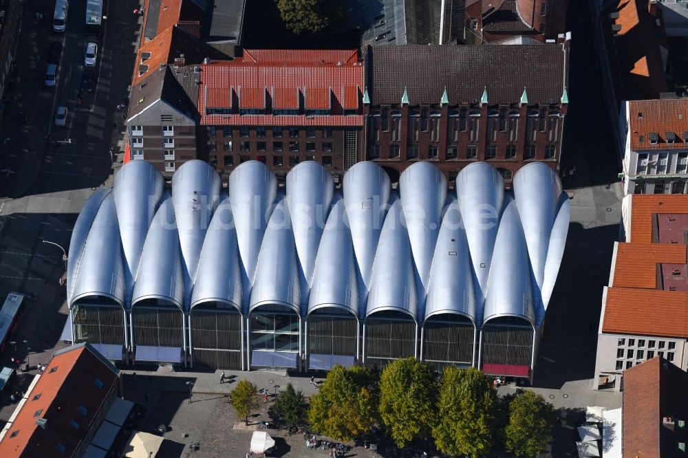 Luftbild Lübeck - Einkaufs- Zentrum Peek & Cloppenburg am Kohlmarkt im Ortsteil Innenstadt in Lübeck im Bundesland Schleswig-Holstein, Deutschland