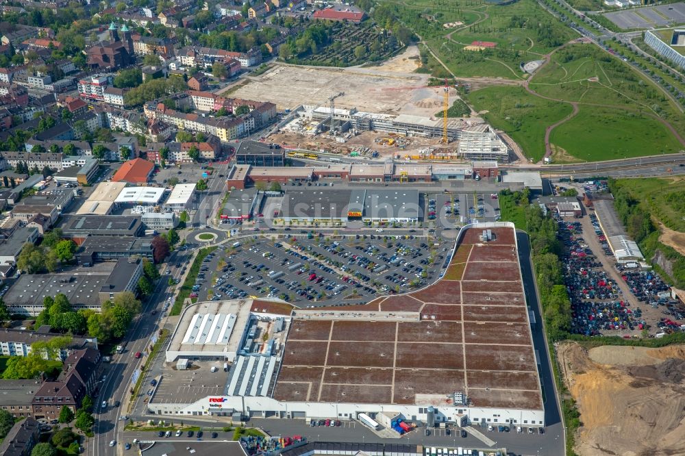 Luftbild Essen - Einkaufs- Zentrum real,- SB-Warenhaus GmbH in Essen im Bundesland Nordrhein-Westfalen, Deutschland