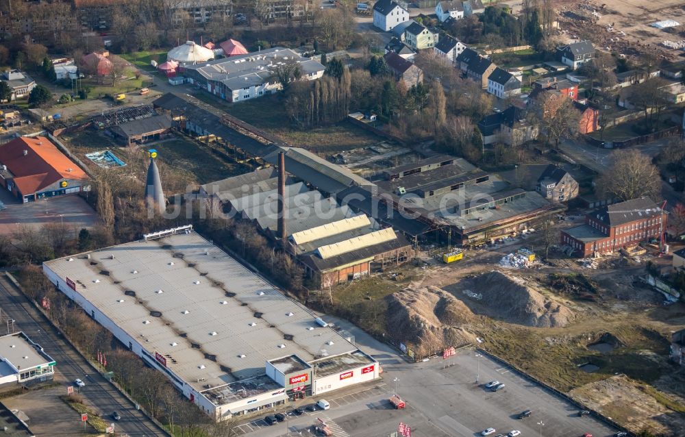 Herne von oben - Einkaufs- Zentrum REWE Center an der Bahnhofstraße in Herne im Bundesland Nordrhein-Westfalen, Deutschland