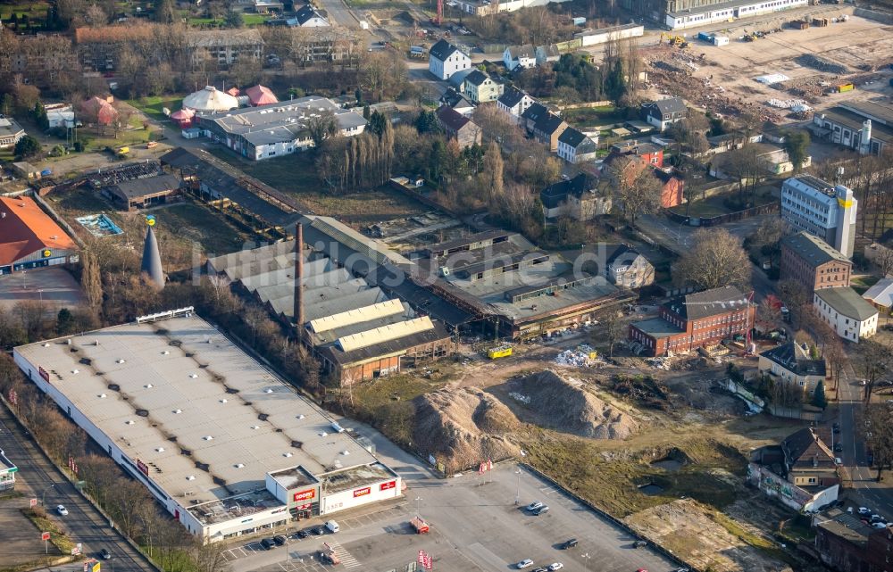 Herne aus der Vogelperspektive: Einkaufs- Zentrum REWE Center an der Bahnhofstraße in Herne im Bundesland Nordrhein-Westfalen, Deutschland