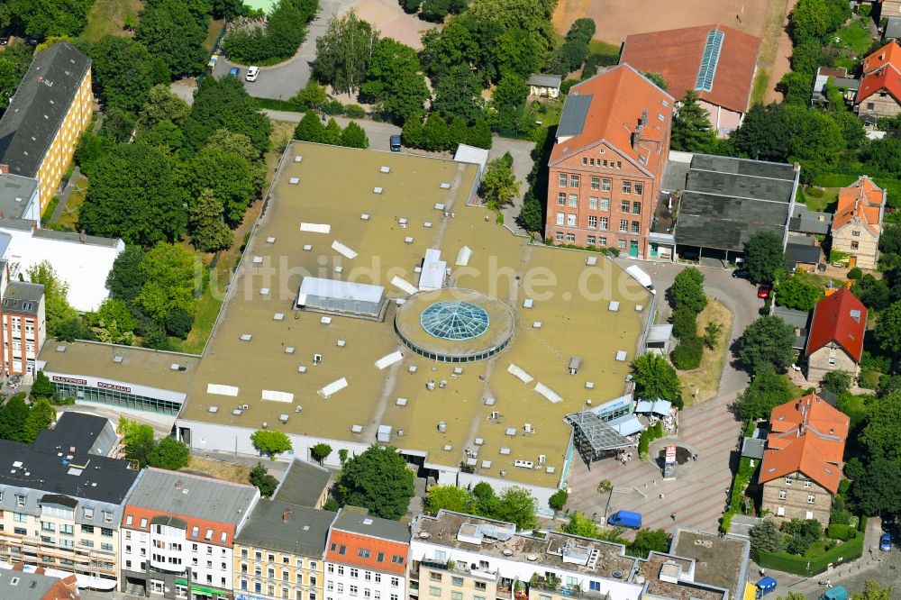 Luftbild Berlin - Einkaufs- Zentrum REWE an der Florian-Geyer-Straße in Berlin, Deutschland