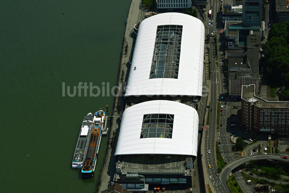 Ludwigshafen am Rhein aus der Vogelperspektive: Einkaufs- Zentrum Rhein-Galerie am Rheinufer in Ludwigshafen am Rhein im Bundesland Rheinland-Pfalz, Deutschland