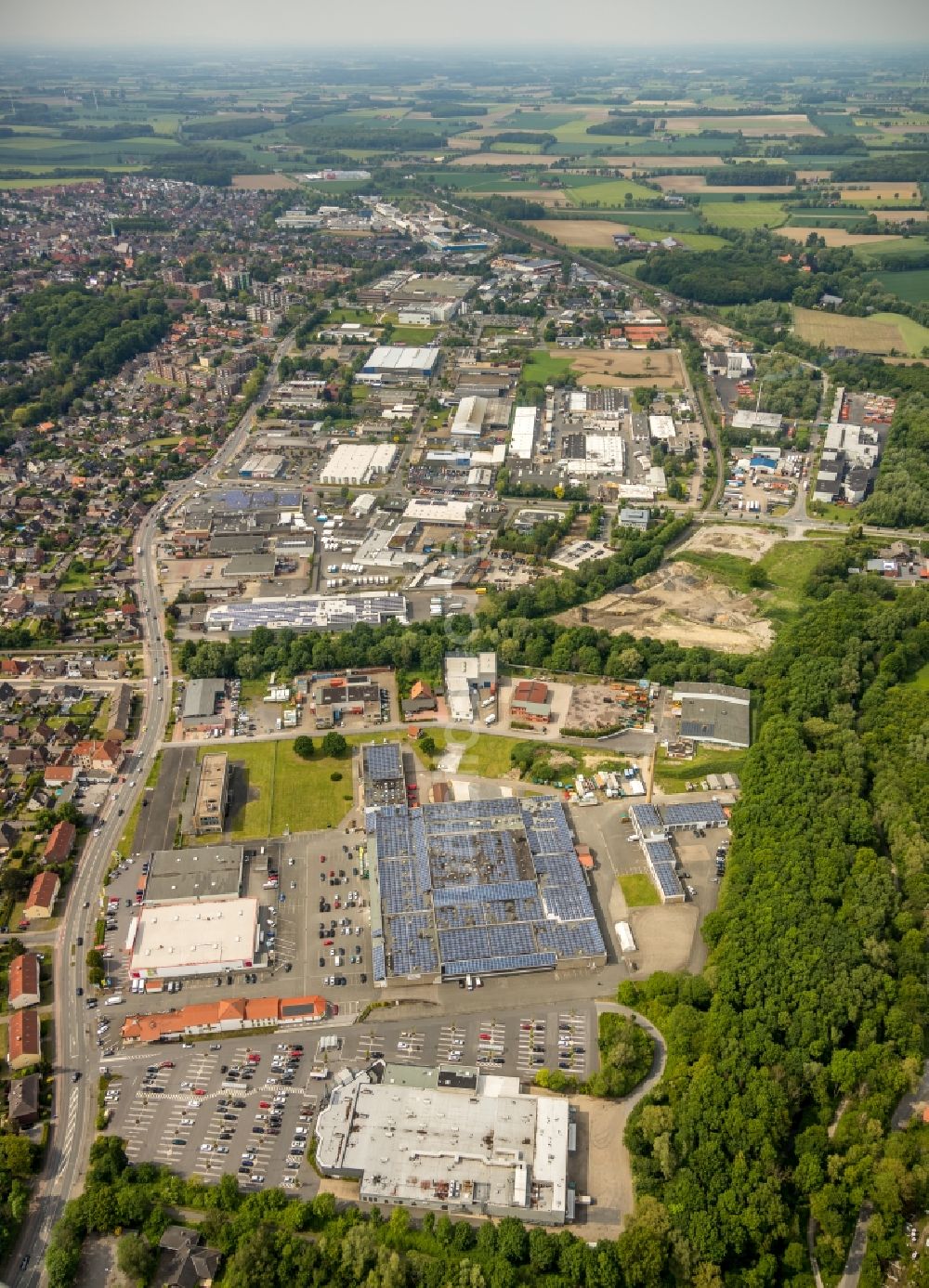 Hamm von oben - Einkaufs- Zentrum an der Römerstraße in Hamm im Bundesland Nordrhein-Westfalen, Deutschland