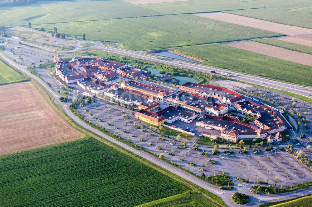 Roppenheim von oben - Einkaufs- Zentrum Roppenheim The Style Outlets in Roppenheim in Grand Est, Frankreich